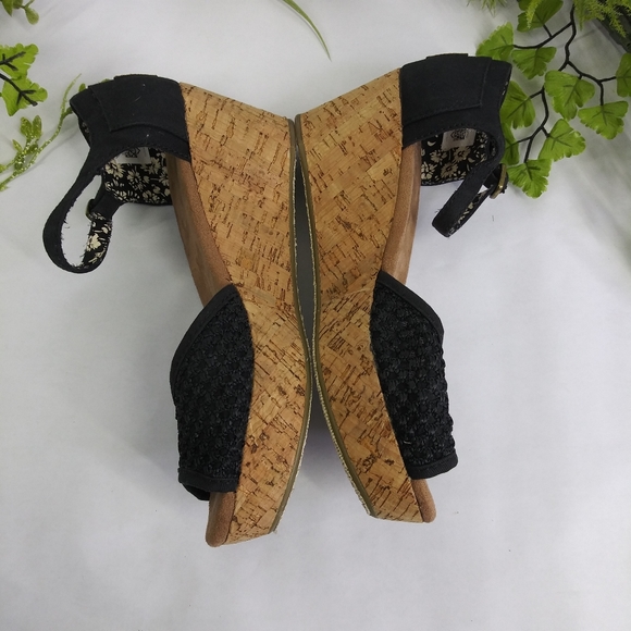 Toms Women's Crochet Overlay Cork Wedge Sandals Ankle Strap Size W 7.5 - Picture 3 of 9